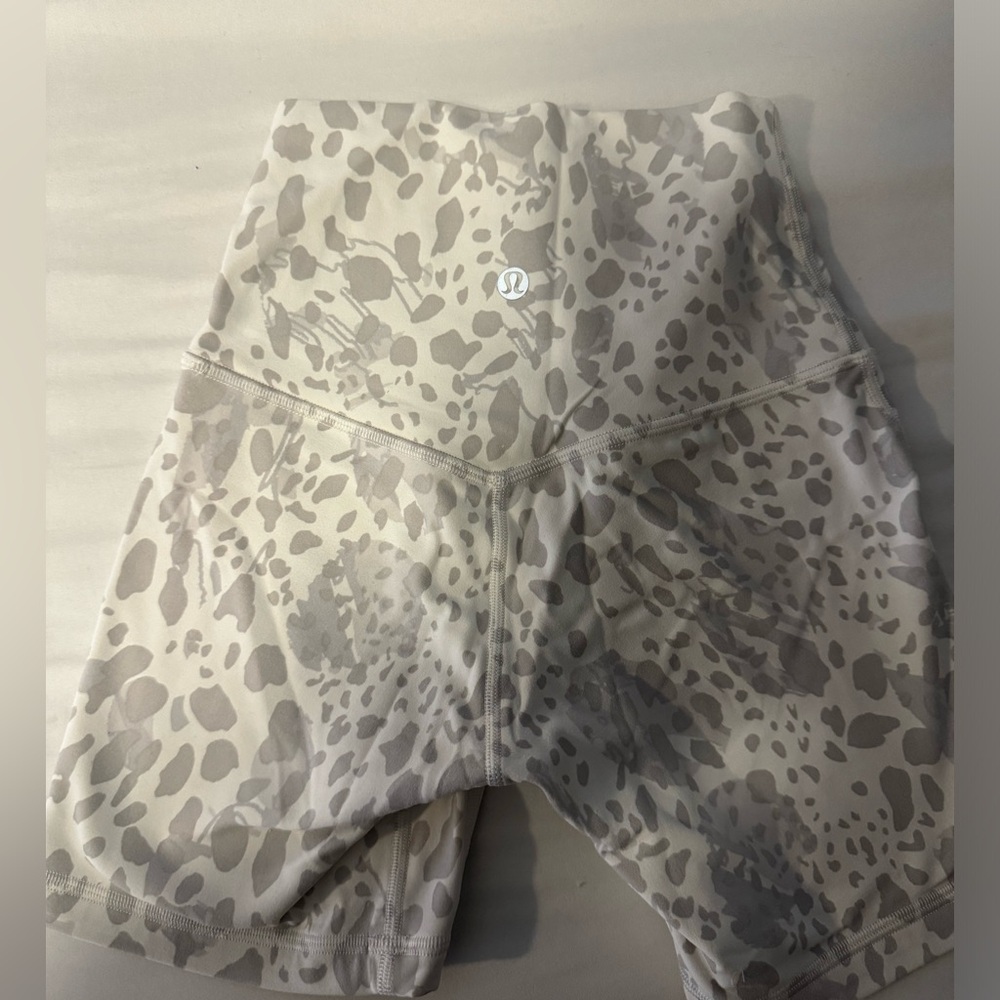lululemon double aligned biker short great condition